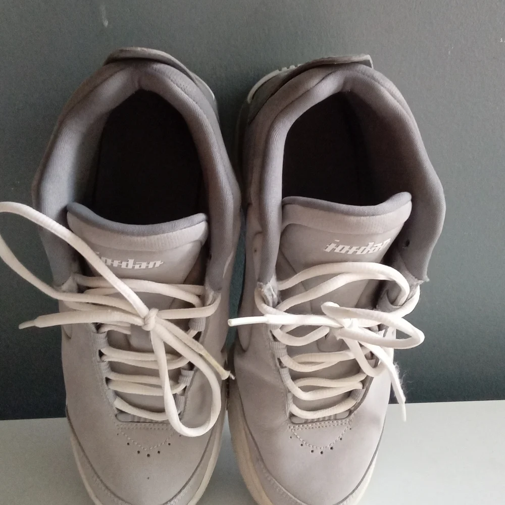 Jordan‎ Air Jumpman Casual Basketball Shoes Gray White Men Size 9.5